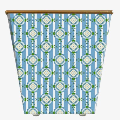 Laura Park Chalet Charm Cachepot Candle